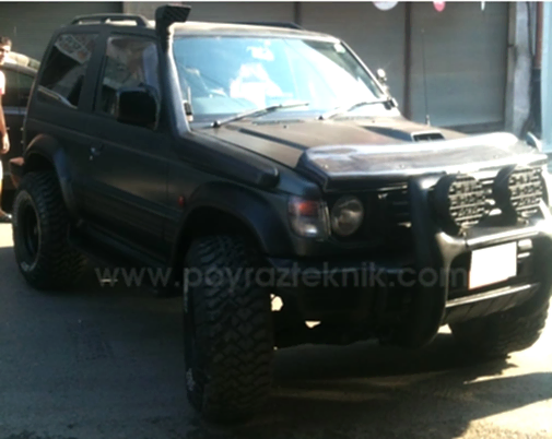 mitsubishi pajero off road